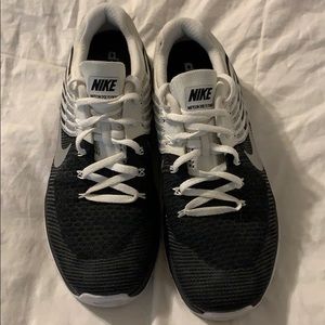 Men’s Size 9. Nike running sneakers